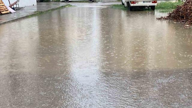 Mersin’de şiddetli yağış etkisini sürdürüyor 5