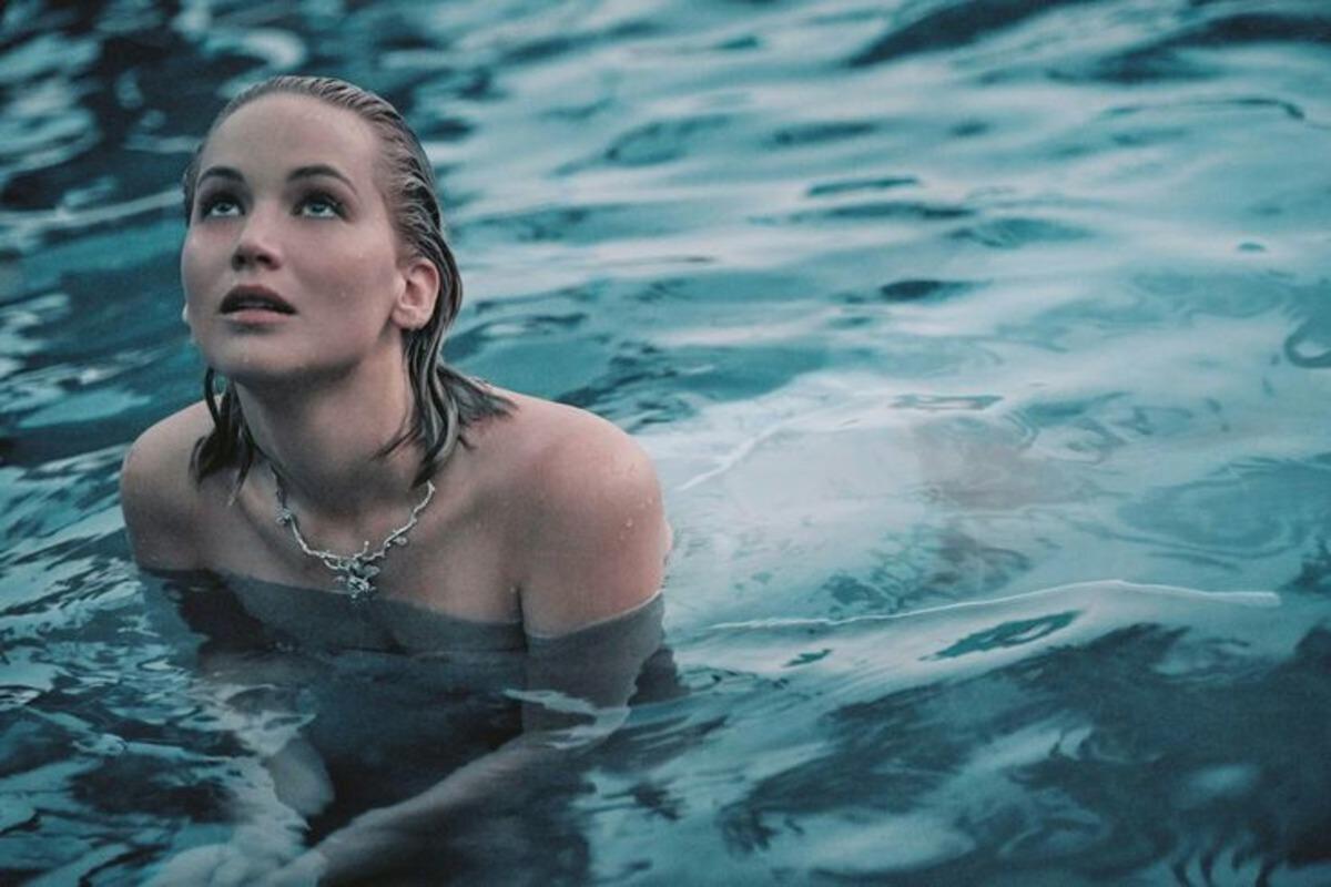 Jennifer Lawrence çıplak sahneler çekilirken izinsiz çalışanları fark edince... 2