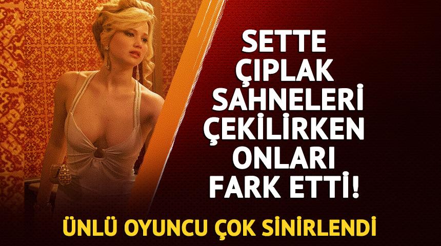 Sette &ccedil;ıplak sahneleri &ccedil;ekilirken onları fark etti! &Ccedil;ok sinirlendi