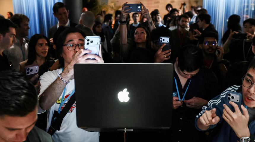 Apple'dan tarihi 'MacBook' adımı! B&ouml;ylesini ilk kez &uuml;retti: İşte fiyatı ve &ouml;zellikleri