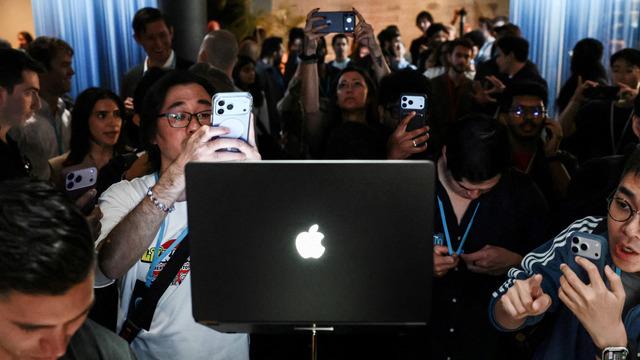 Apple'dan tarihi 'MacBook' adımı! Böylesini ilk kez üretti: İşte fiyatı ve özellikleri