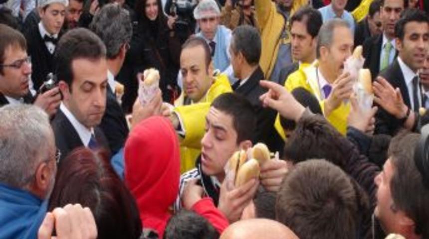 Bakan Bağış, AB standardındaki pazarda &lsquo;standart dışı&rsquo; balıkları g&ouml;r&uuml;nce kızdı