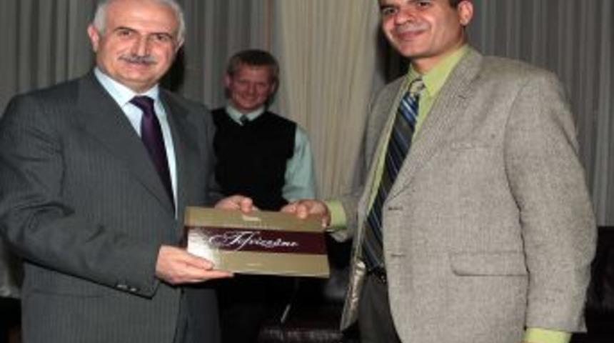 Teksas &Uuml;niversitesi &ouml;ğretim &uuml;yeleri, A&Uuml;'de ders veriyor