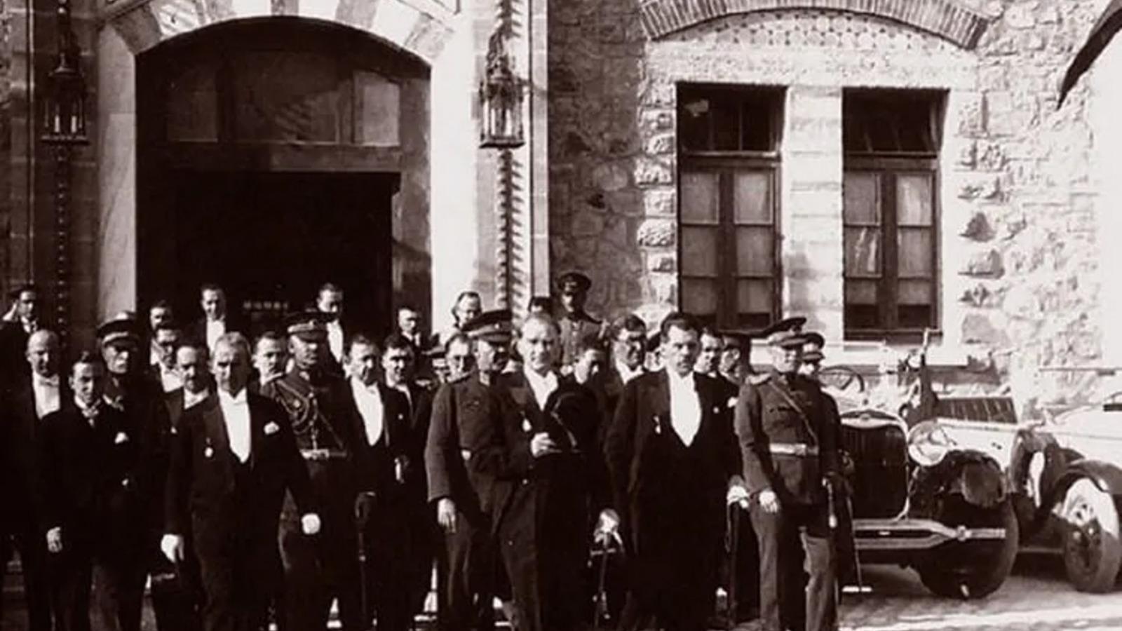 Türkiye Cumhuriyeti 103 yaşında! Gazi Mustafa Kemal Atatürk önderliğinde "Yaşasın Cumhuriyet"
