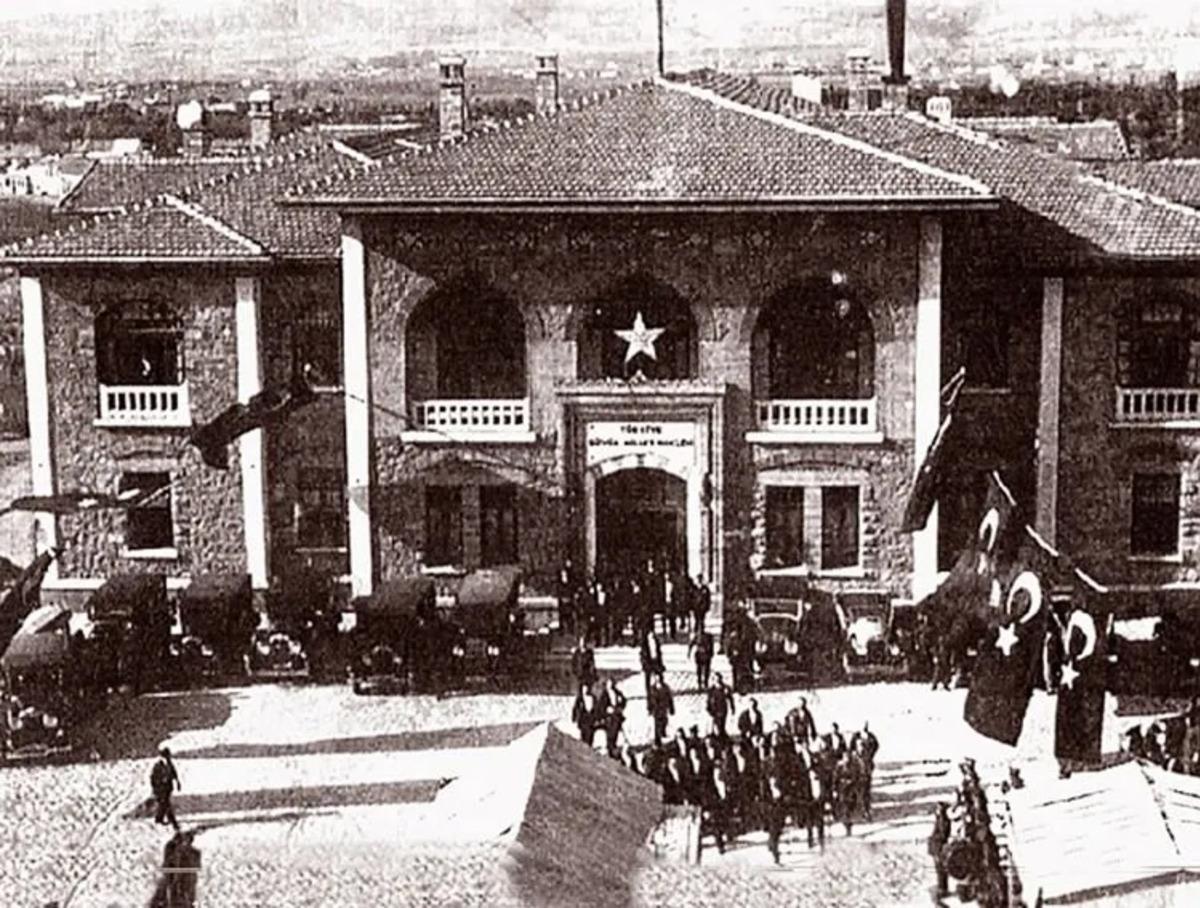 Türkiye Cumhuriyeti 103 yaşında! Gazi Mustafa Kemal Atatürk önderliğinde "Yaşasın Cumhuriyet" 1