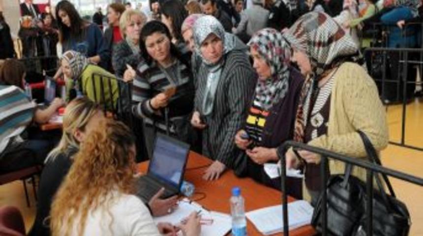 Antalya B&uuml;y&uuml;kşehir Belediyesi kadını &Ccedil;anakkale'ye g&ouml;t&uuml;r&uuml;yor