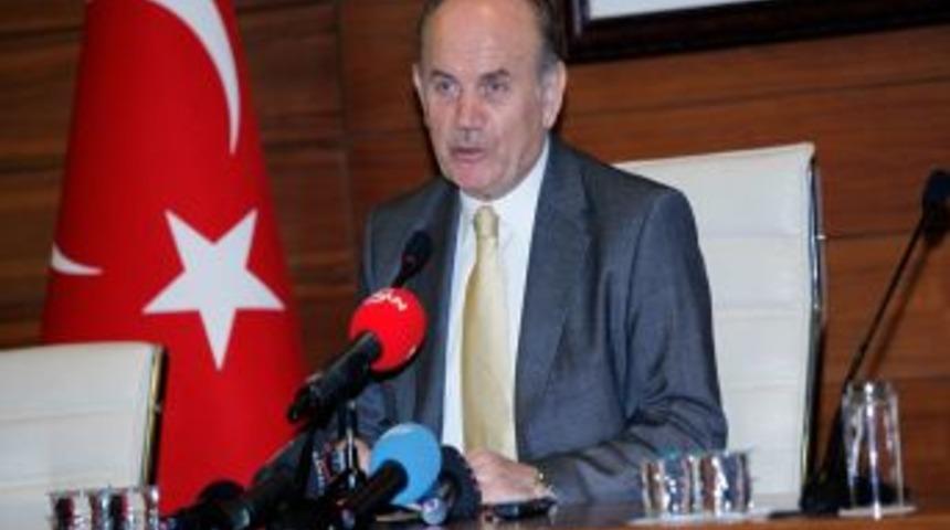 Topbaş: İnşaat tabelalarının bile kuralı var, iş&ccedil;i barınaklarının yok