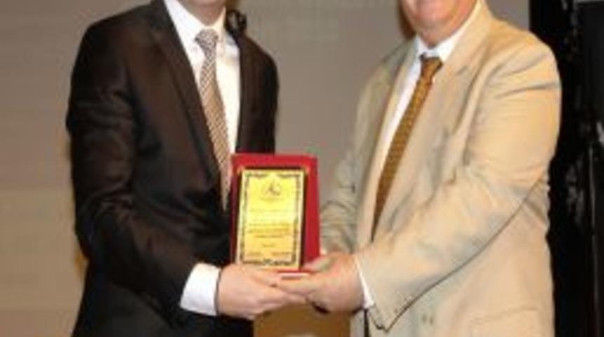 Amasya Üniversitesi'ne Yaşlılara Hizmet Ödülü