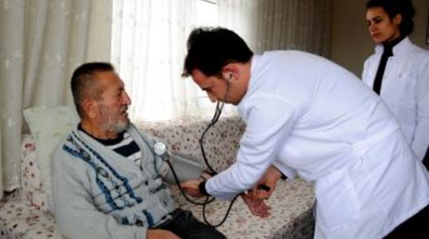 &Uuml;niversite-belediye işbirliği ile vatandaş sağlık konusunda bilgilendiriliyor