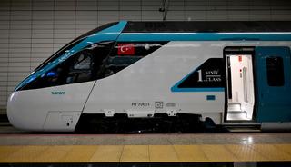 Uraloğlu milli hızlı trenle test s&uuml;r&uuml;ş&uuml; yaptı: '250 kilometre hız g&ouml;r&uuml;ld&uuml;'