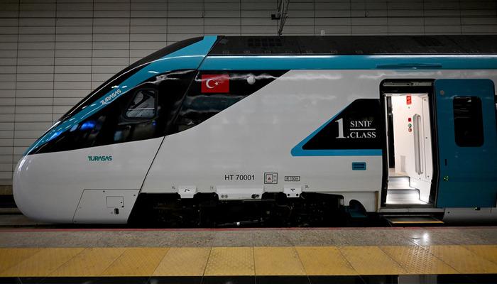 Uraloğlu milli hızlı trenle test s&uuml;r&uuml;ş&uuml; yaptı: '250 kilometre hız g&ouml;r&uuml;ld&uuml;'