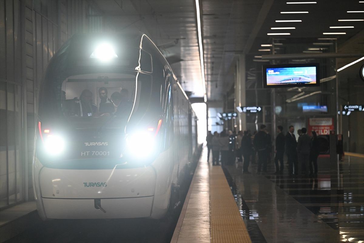 Uraloğlu milli hızlı trenle test s&uuml;r&uuml;ş&uuml; yaptı:  250 kilometre hız g&ouml;r&uuml;ld&uuml;  5