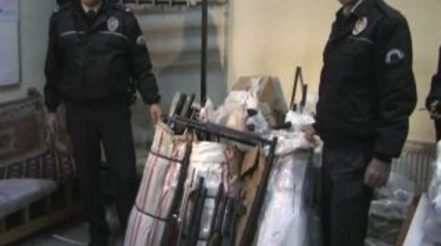 Suriye'ye silah taşıyorlardı...