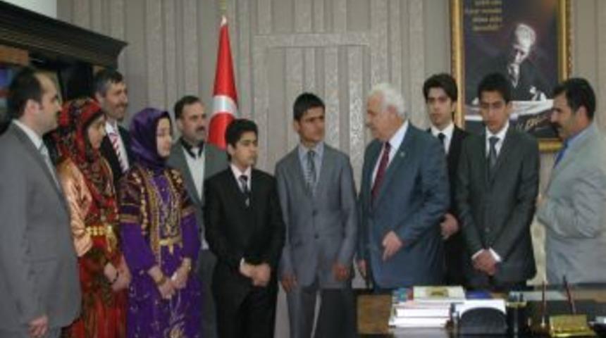 Erbil Işık Koleji &ouml;ğrencileri, Vali &Ccedil;olak&rsquo;ı ziyaret etti