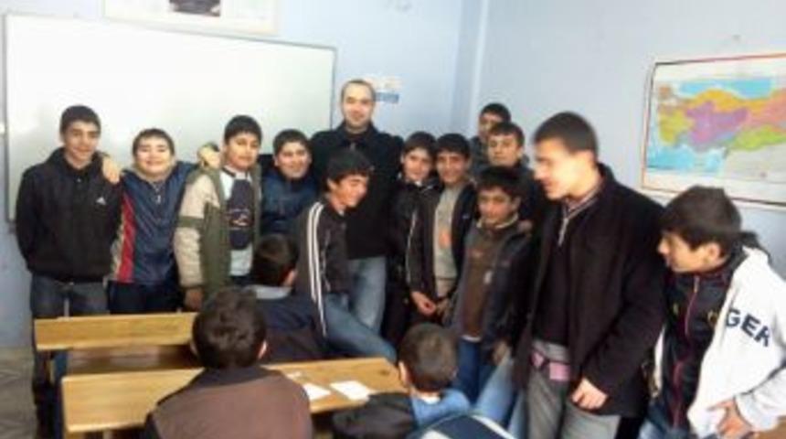 Mazıdağı Emniyet Amiri Ateş okuma salonu ziyaret etti