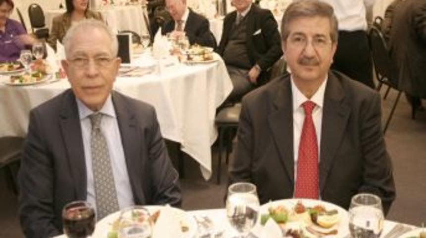 "Arap halkı mutlu değil, daha fazla demokrasi ve &ouml;zg&uuml;rl&uuml;k istiyor"