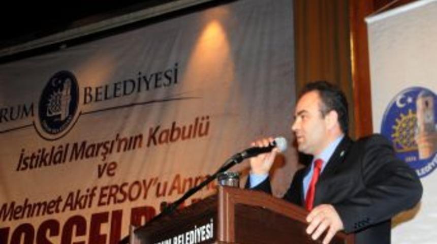 &Ouml;ğretim &uuml;yeleri &uuml;niversite &ouml;ğrencilerine Mehmet Akif'i anlattı