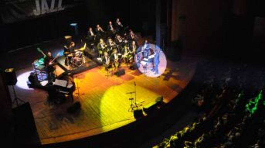 Belediye orkestrasından klasik caz konseri