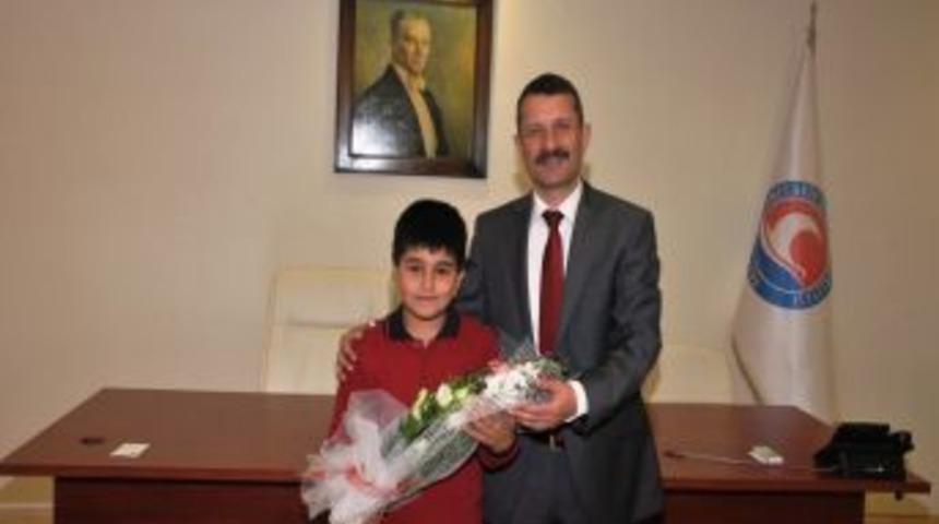 Alpaslan &ouml;ğrencileri Rekt&ouml;r Saatcı&rsquo;yı ziyaret etti