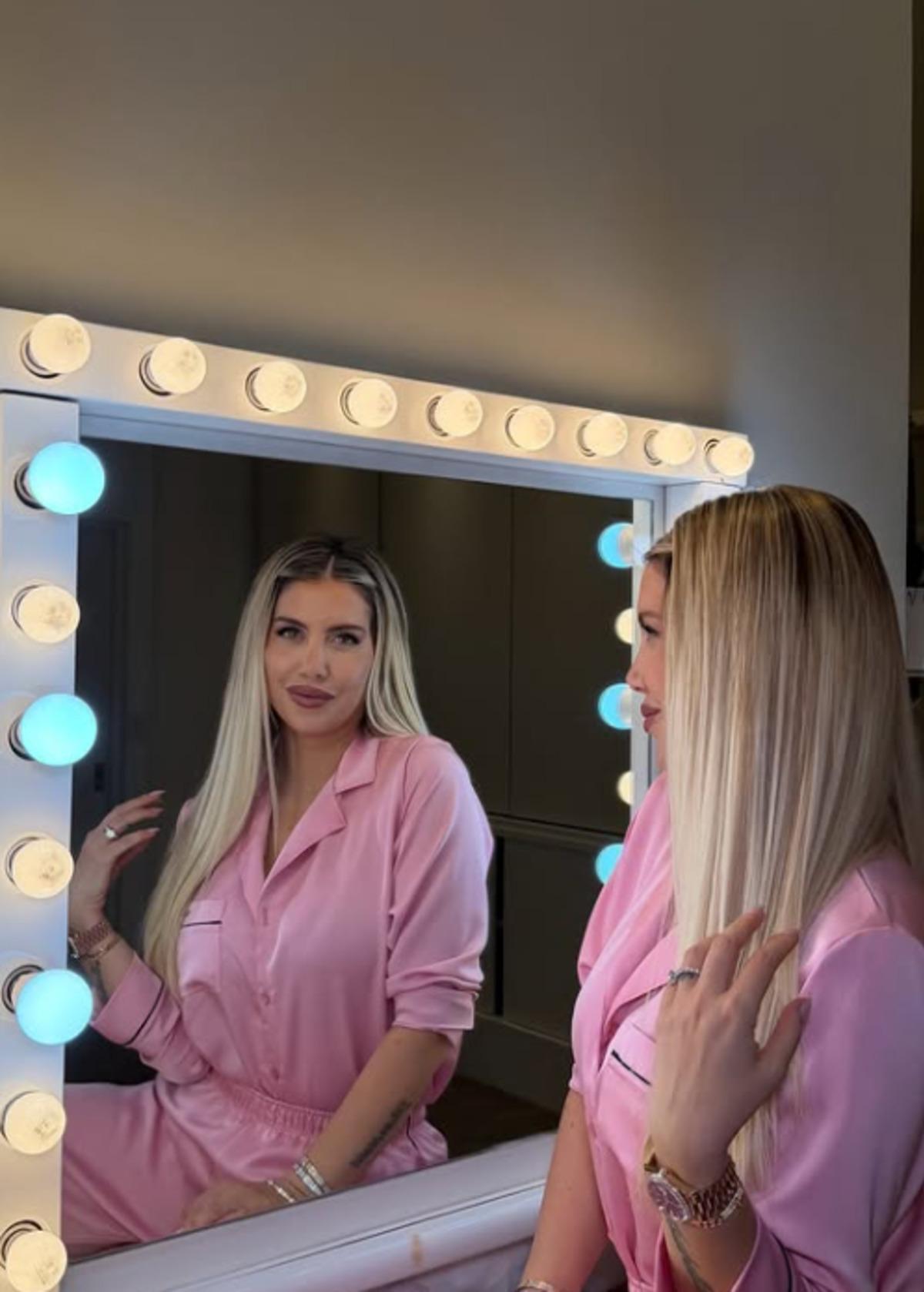 Wanda Nara sınırları zorladı! Ayna karşısında üstsüz poz 1