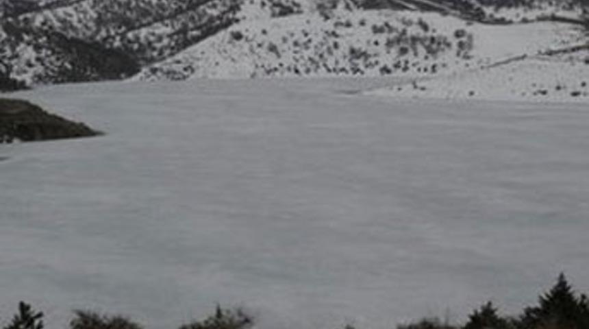 &Ccedil;at&ouml;ren Barajı soğuktan dondu