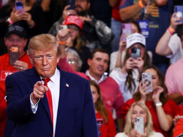 Trump&rsquo;tan dikkat &ccedil;eken &ccedil;ıkış: "Resmen yasaklayacağız"
