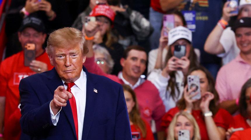 Trump&rsquo;tan 'yapay zek&acirc;' &ccedil;ıkışı: "Resmen yasaklayacağız"