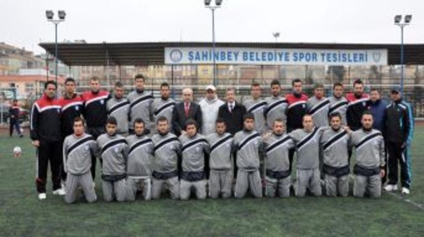 Amat&ouml;r ligde m&uuml;cadele eden takım, &uuml;&ccedil; senedir yenilgi y&uuml;z&uuml; g&ouml;rmedi