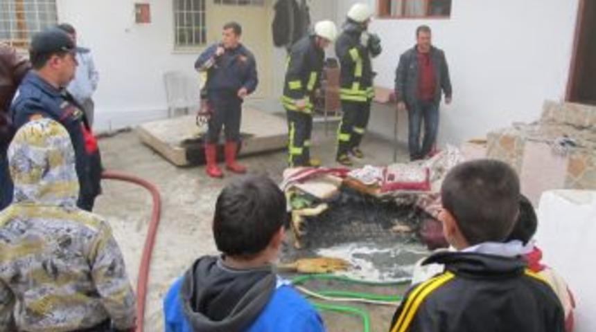 Elektrik kontağından &ccedil;ıkan yangın &ccedil;ıktı