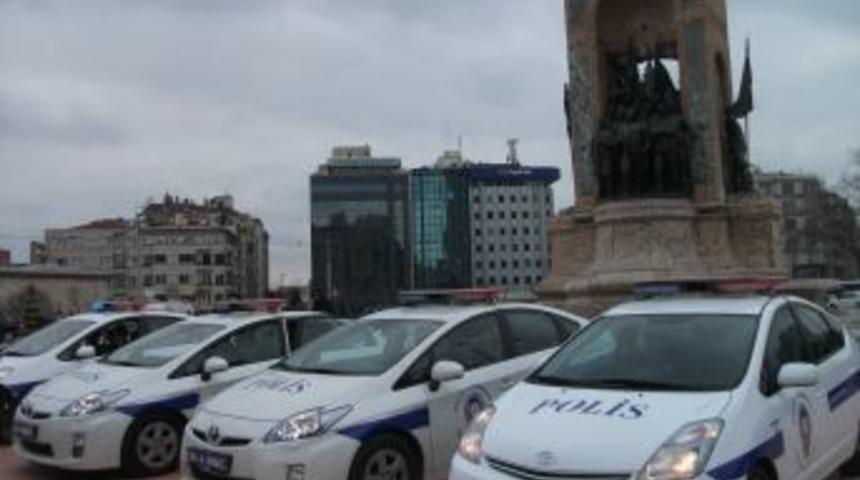 Beyoğlu ve Fatih polisi asayişi &ccedil;evreci otomobillerle sağlayacak