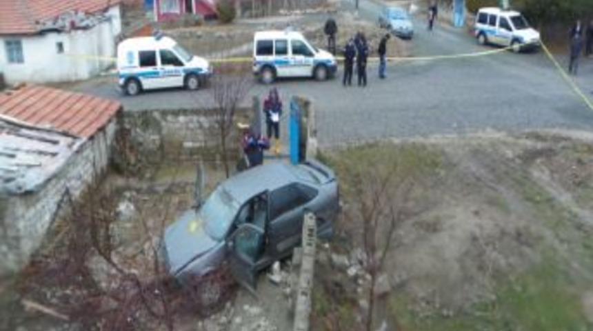 Kurşunlanan ara&ccedil; kaza yaptı: Bir &ouml;l&uuml;