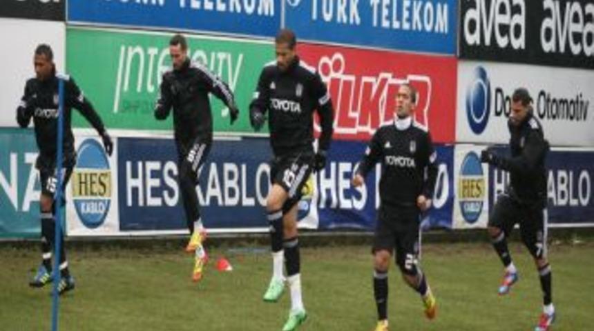 Beşiktaş'ta UEFA listesinde olmayan oyuncular ayrı &ccedil;alıştı