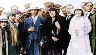 Cumhuriyet&rsquo;in aydınlık y&uuml;z&uuml; T&uuml;rk kadını! İşte kazanılan tarihi haklar