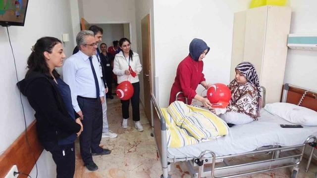 Fırat Üniversitesi Hastanesi’nde minik hastalara 29 Ekim sürprizi 2