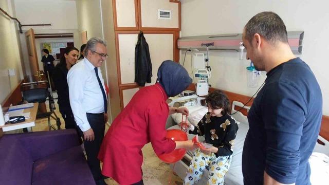 Fırat Üniversitesi Hastanesi’nde minik hastalara 29 Ekim sürprizi 1