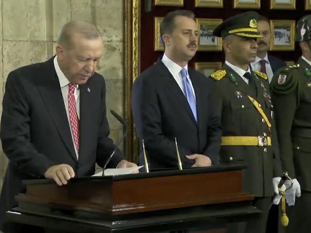 Cumhurbaşkanı Erdoğan Anıtkabir özel defterini imzaladı!