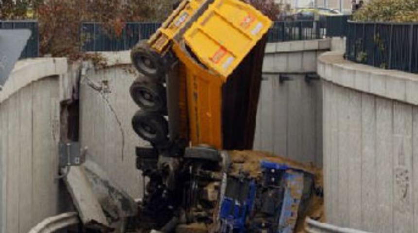 İstanbul'da faciadan d&ouml;n&uuml;ld&uuml;