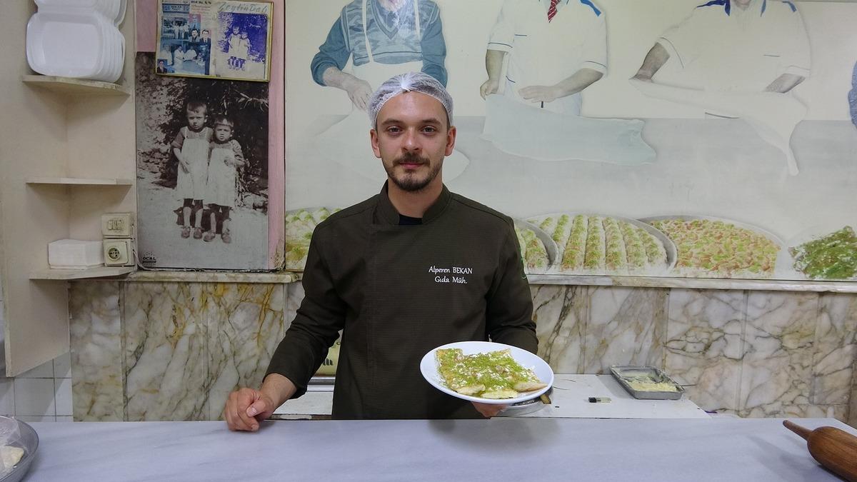 Türk bayrağını katmere işledi! Görenler tatmak için işletmeye koştu 3