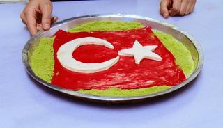 G&ouml;renler tatmak i&ccedil;in işletmeye koştu