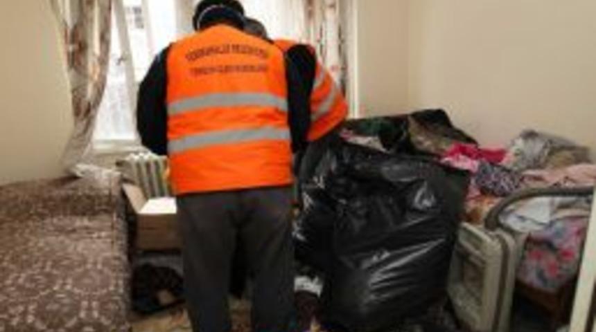 Belediye ekipleri &ccedil;&ouml;p evi 5 saatte temizleyebildi