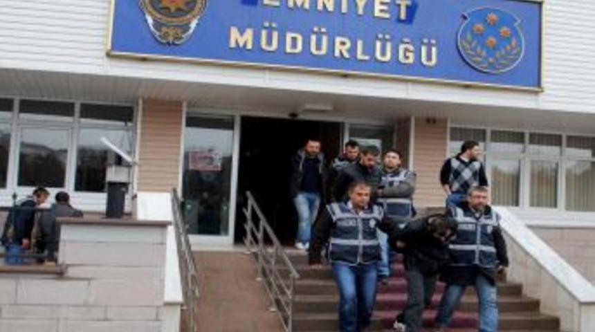 Polisi vuran hırsızlar yakalandı