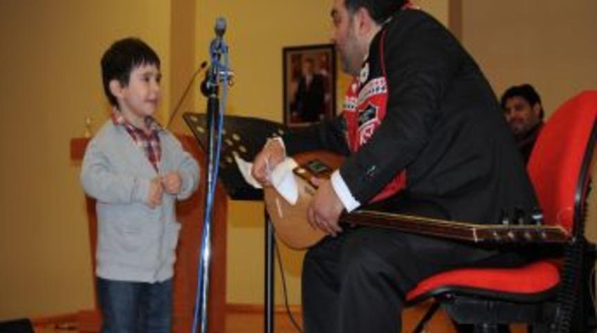 Sanat&ccedil;ı G&ouml;kmen&rsquo;e 4 yaşındaki Eymen rakip oldu