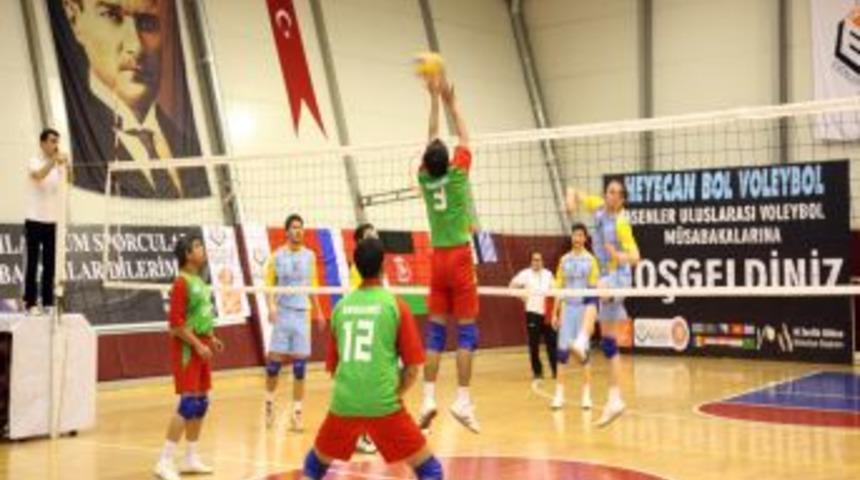 Esenler'in voleybol turnuvasında Bosna Hersek &ndash; T&uuml;rkmenistan karşılaşıyor