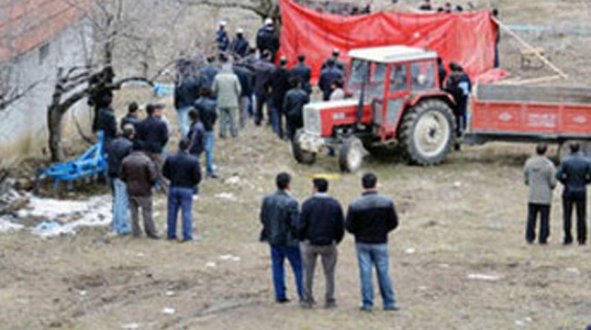 20 yaşındaki gen&ccedil; kendini ağaca astı