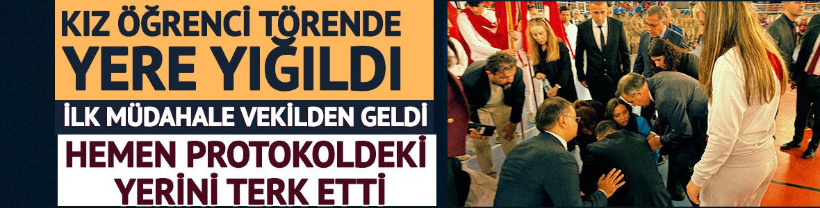 Bayrak taşıyan &ouml;ğrenci yere yığıldı! İlk m&uuml;dahale milletvekilinden geldi