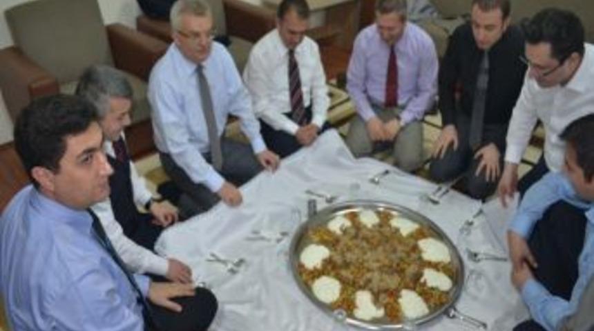 Vali &Ouml;zcan, &Ccedil;ESİAD &uuml;yeleri ile bir araya geldi