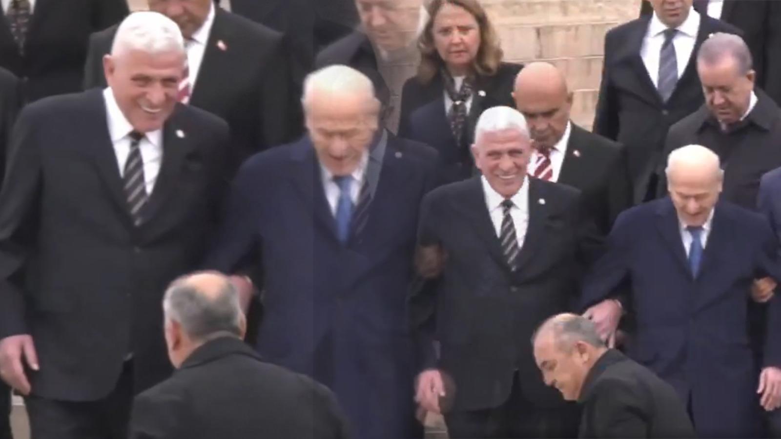 Anıtkabir’de iki lider kol kola: Bahçeli ve Dervişoğlu'nun samimi görüntüsü dikkat çekti