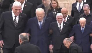 Anıtkabir’de iki lider kol kola: Bahçeli ve Dervişoğlu'nun samimi görüntüsü dikkat çekti