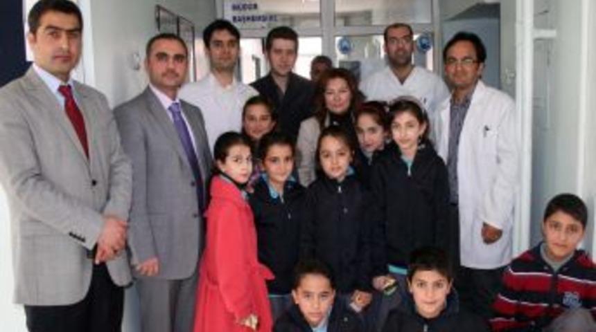 Midyat&rsquo;ta &ouml;ğrenciler doktorların Tıp Bayramı'nı kutladı