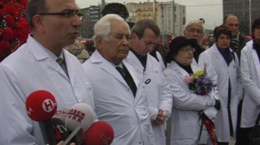 Doktorlar 'tıp bayramında' Taksim'de y&uuml;r&uuml;yecek
